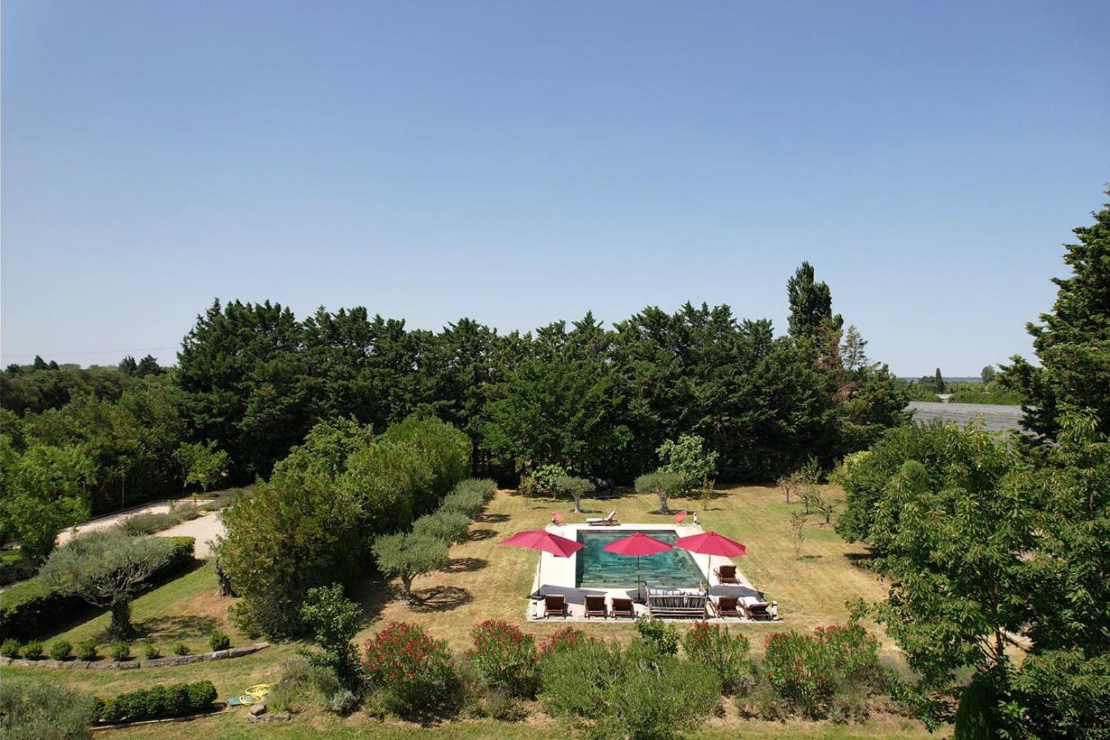 Superbe Mas Provençal 600m2 avec une Superbe Piscine Chauffée et très grand jardin 9000m2, situé au cœur du Luberon en campagne proche de L'Isle sur la Sorgue, 12 personnes, LS2-17 FIGNOULADO Cavaillon Esterno foto