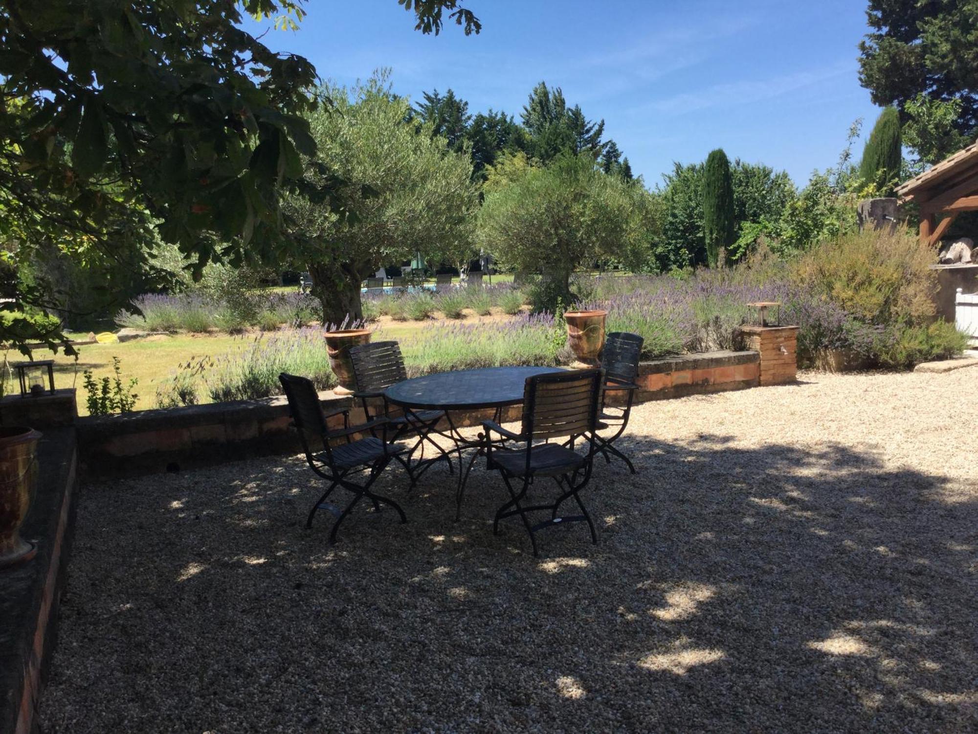 Superbe Mas Provençal 600m2 avec une Superbe Piscine Chauffée et très grand jardin 9000m2, situé au cœur du Luberon en campagne proche de L'Isle sur la Sorgue, 12 personnes, LS2-17 FIGNOULADO Cavaillon Esterno foto