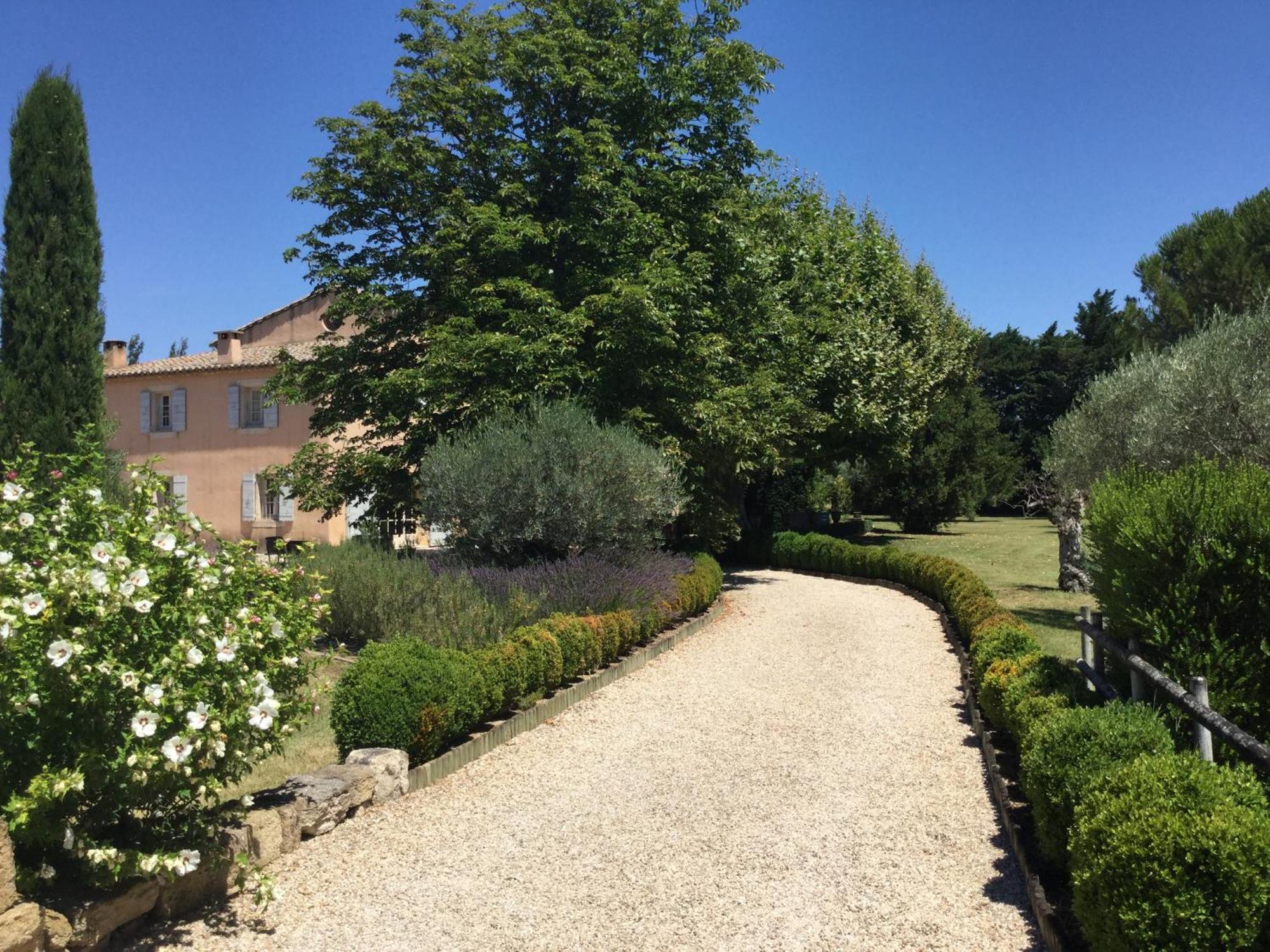 Superbe Mas Provençal 600m2 avec une Superbe Piscine Chauffée et très grand jardin 9000m2, situé au cœur du Luberon en campagne proche de L'Isle sur la Sorgue, 12 personnes, LS2-17 FIGNOULADO Cavaillon Esterno foto