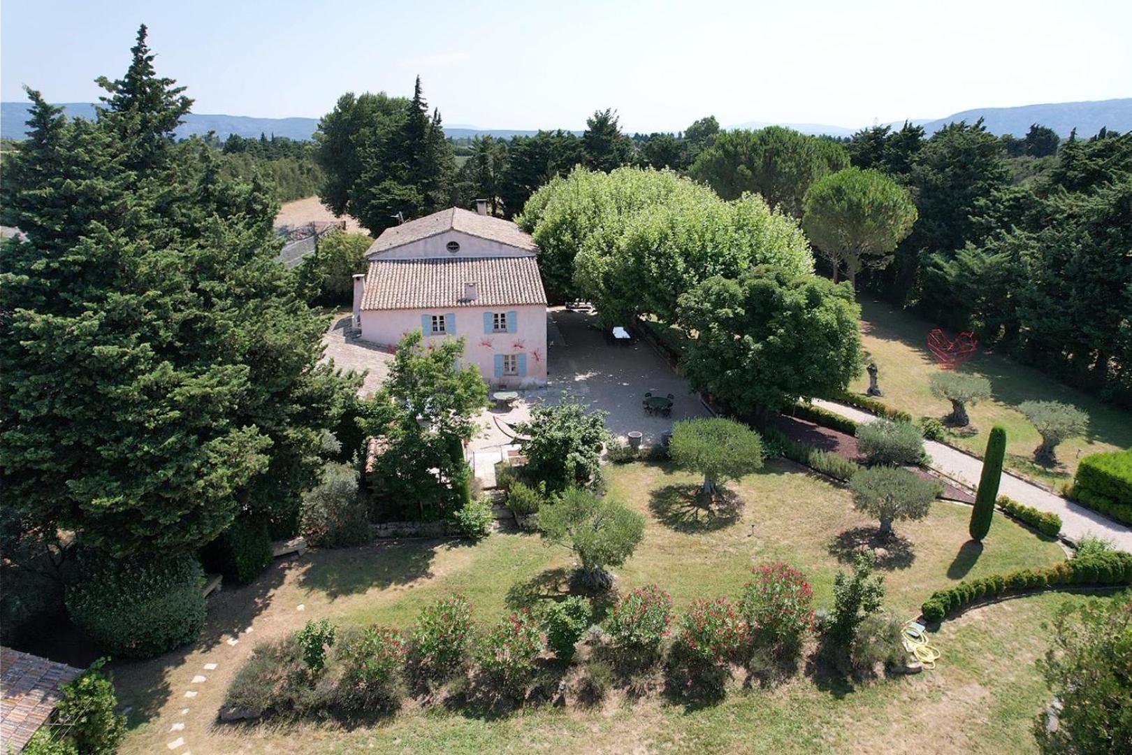 Superbe Mas Provençal 600m2 avec une Superbe Piscine Chauffée et très grand jardin 9000m2, situé au cœur du Luberon en campagne proche de L'Isle sur la Sorgue, 12 personnes, LS2-17 FIGNOULADO Cavaillon Esterno foto