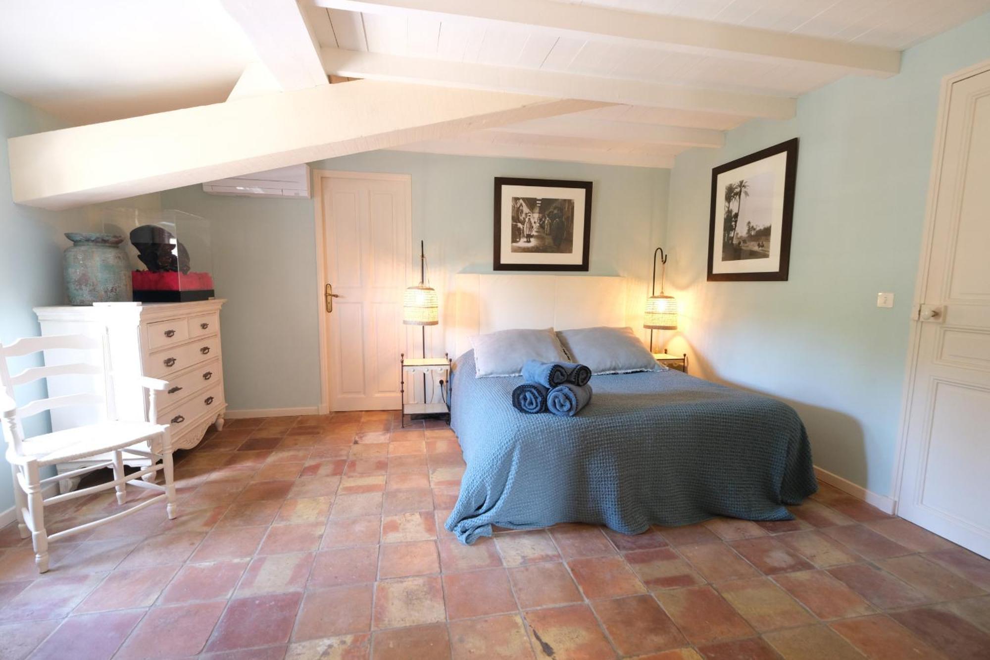 Superbe Mas Provençal 600m2 avec une Superbe Piscine Chauffée et très grand jardin 9000m2, situé au cœur du Luberon en campagne proche de L'Isle sur la Sorgue, 12 personnes, LS2-17 FIGNOULADO Cavaillon Esterno foto