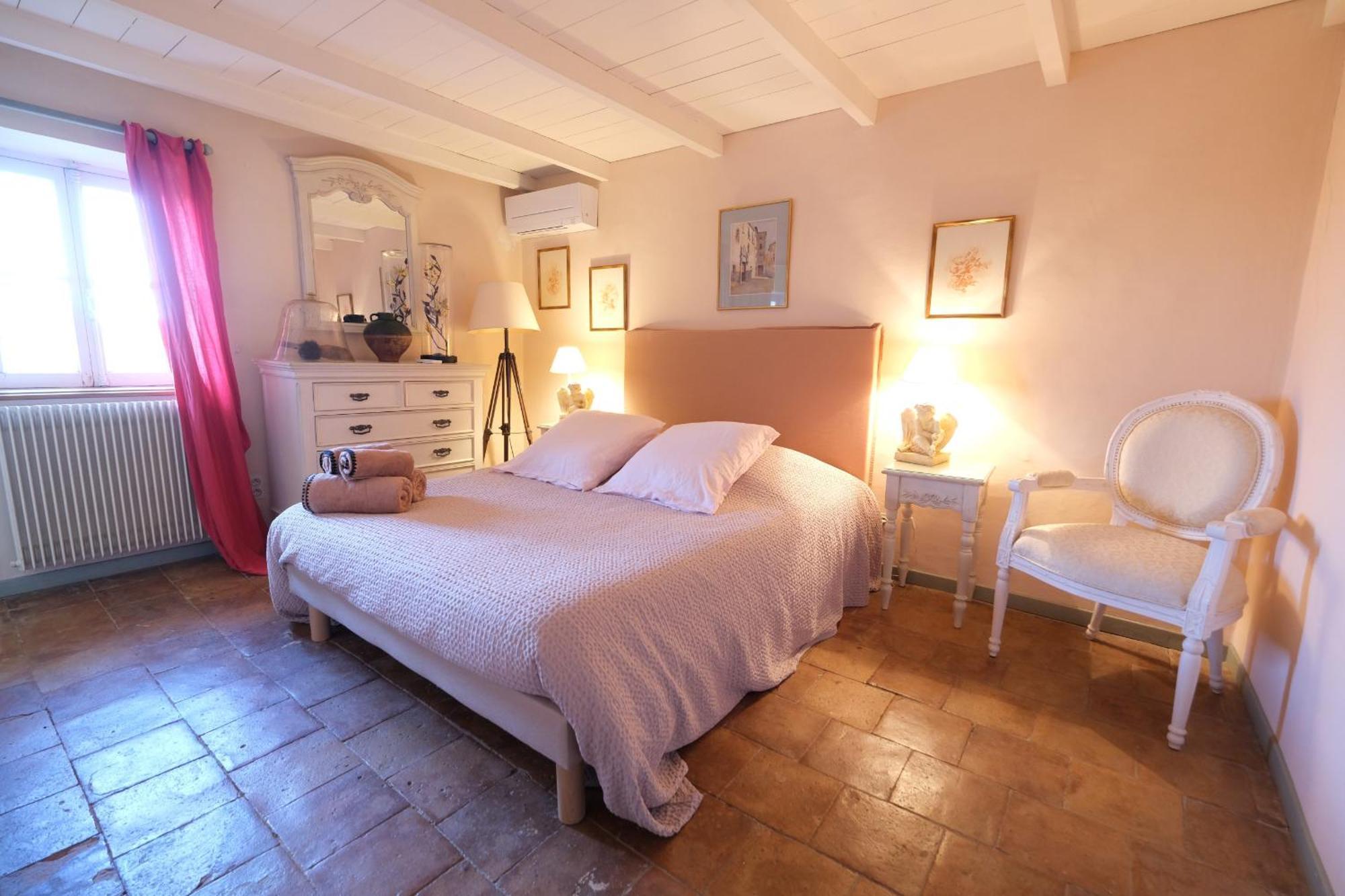 Superbe Mas Provençal 600m2 avec une Superbe Piscine Chauffée et très grand jardin 9000m2, situé au cœur du Luberon en campagne proche de L'Isle sur la Sorgue, 12 personnes, LS2-17 FIGNOULADO Cavaillon Esterno foto