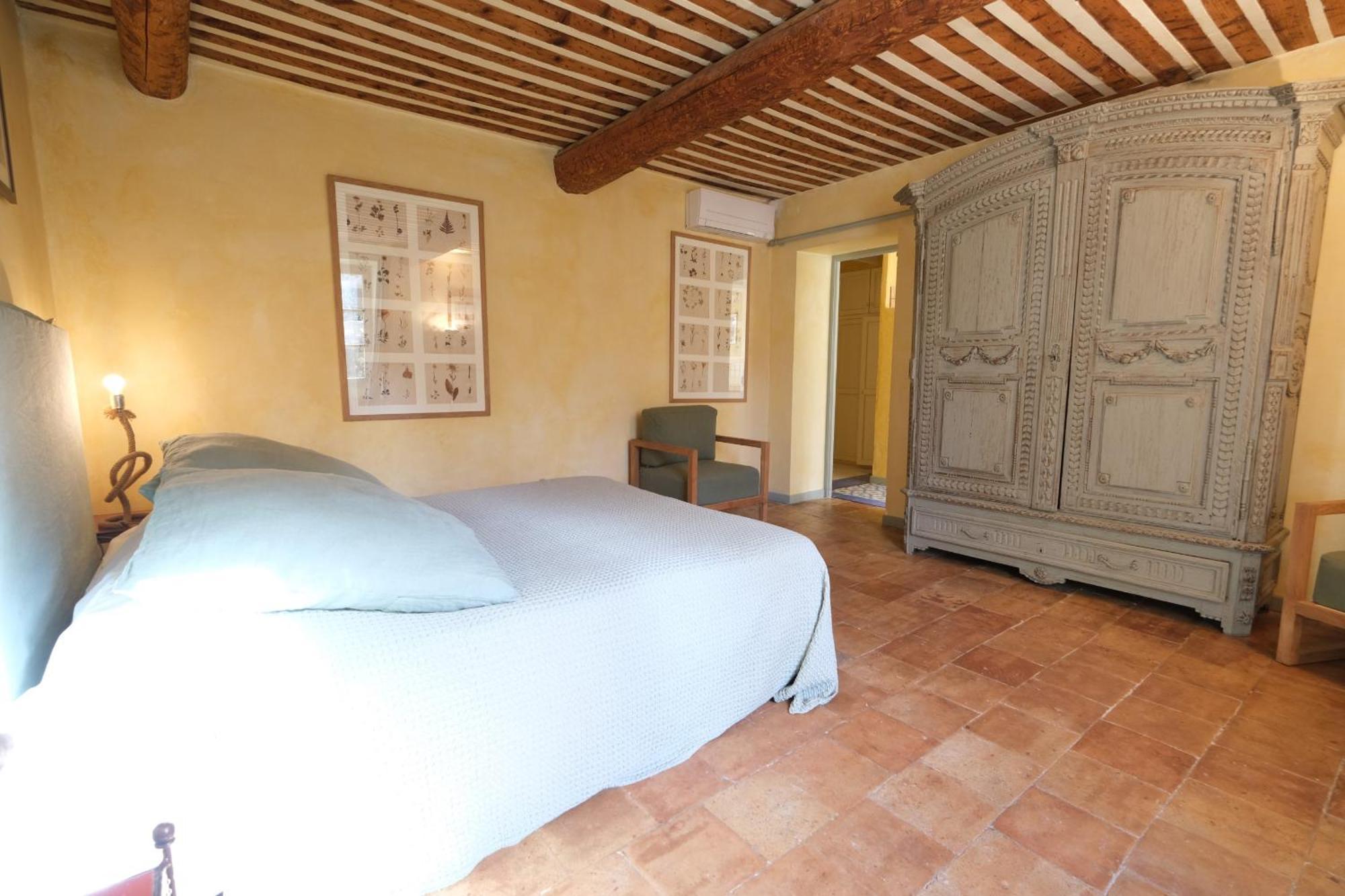 Superbe Mas Provençal 600m2 avec une Superbe Piscine Chauffée et très grand jardin 9000m2, situé au cœur du Luberon en campagne proche de L'Isle sur la Sorgue, 12 personnes, LS2-17 FIGNOULADO Cavaillon Esterno foto