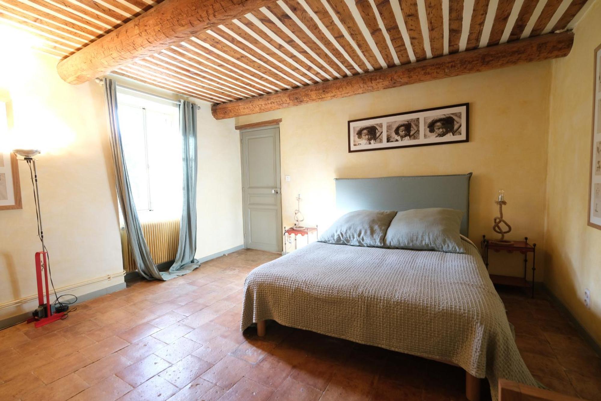 Superbe Mas Provençal 600m2 avec une Superbe Piscine Chauffée et très grand jardin 9000m2, situé au cœur du Luberon en campagne proche de L'Isle sur la Sorgue, 12 personnes, LS2-17 FIGNOULADO Cavaillon Esterno foto