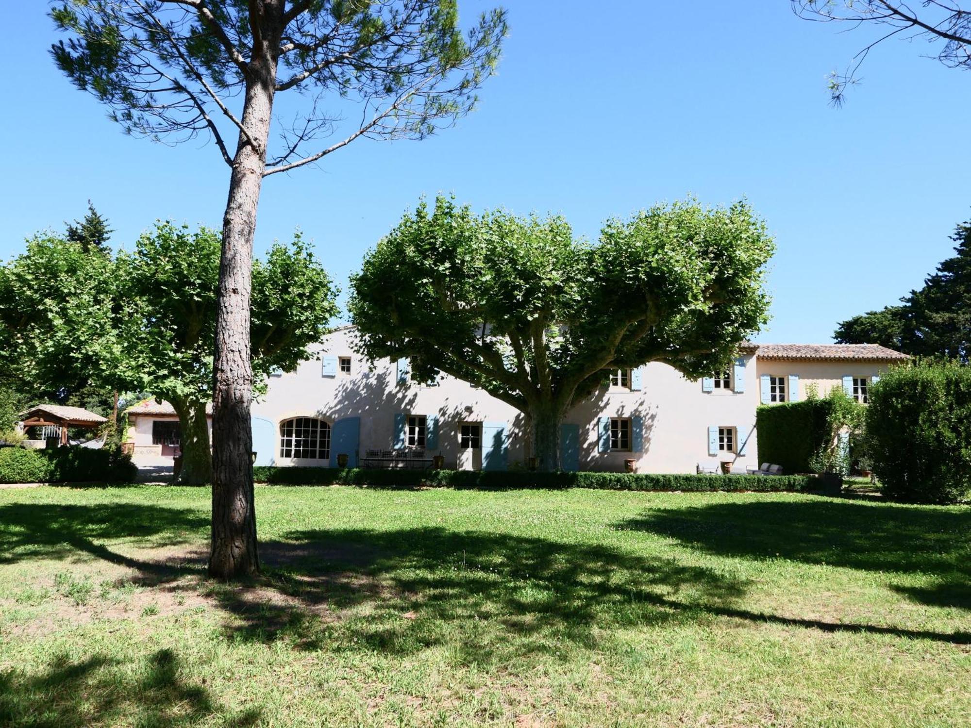 Superbe Mas Provençal 600m2 avec une Superbe Piscine Chauffée et très grand jardin 9000m2, situé au cœur du Luberon en campagne proche de L'Isle sur la Sorgue, 12 personnes, LS2-17 FIGNOULADO Cavaillon Esterno foto
